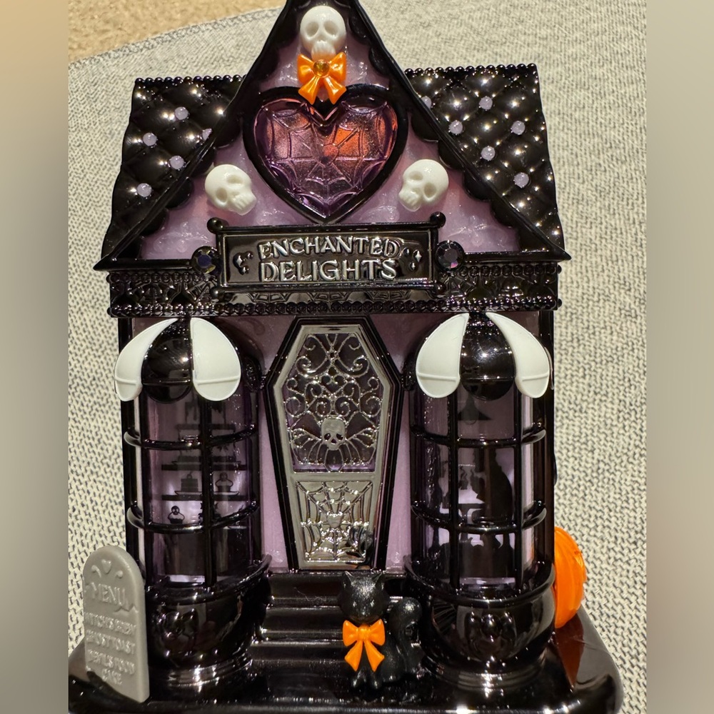 Bath & Body Works - Haunted House Projector - Wallflowers Home Fragrance Plug - Picture 3 of 11